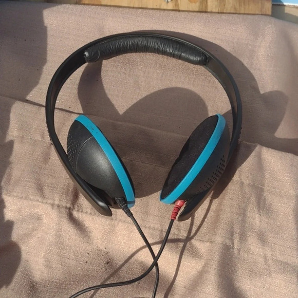 Sennheiser Headphones - Picture 1 of 3